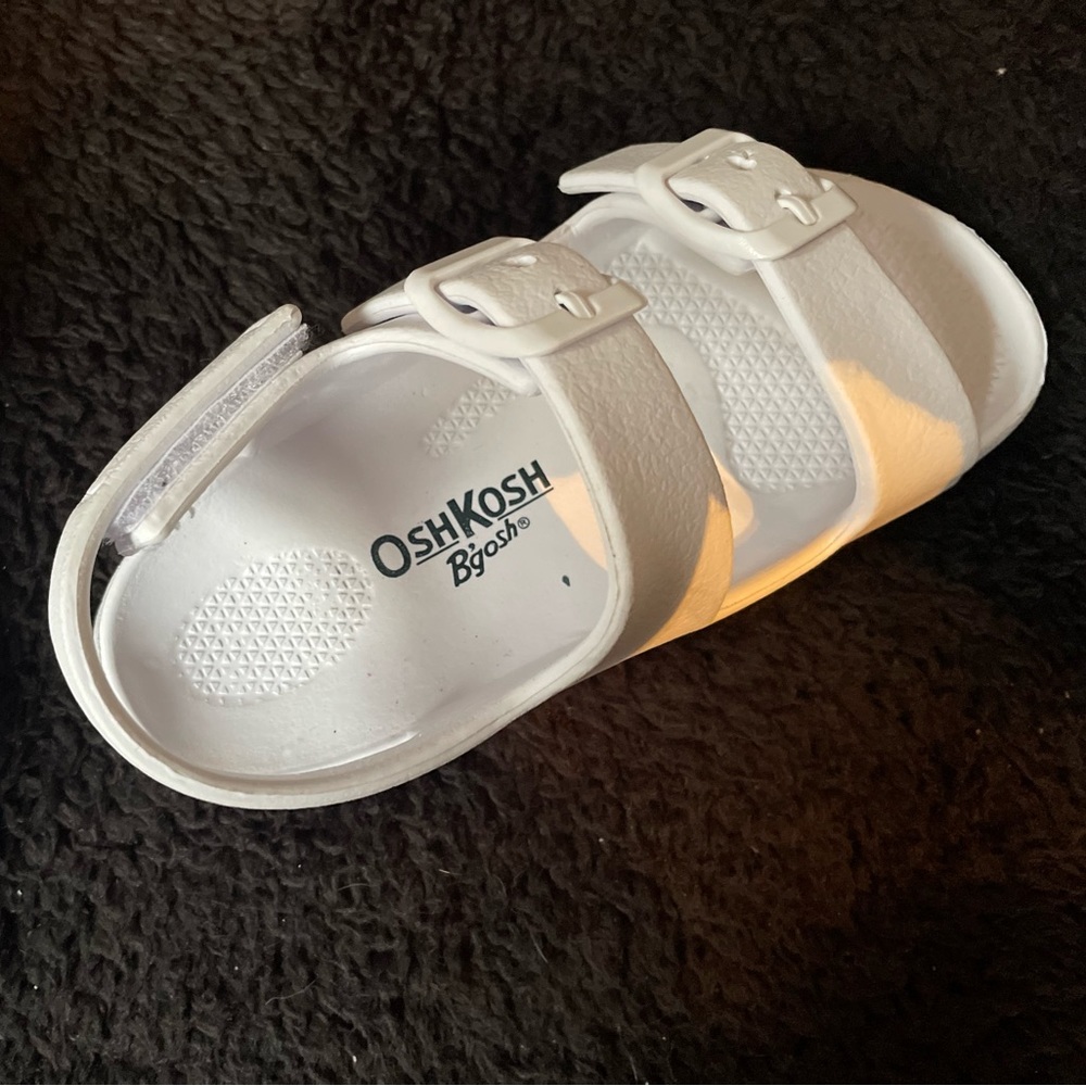 Toddler size 9, OshKosh sandal-Gently Used